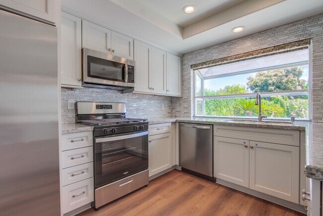Building Photo - Single Story Oceanside Home Available July...
