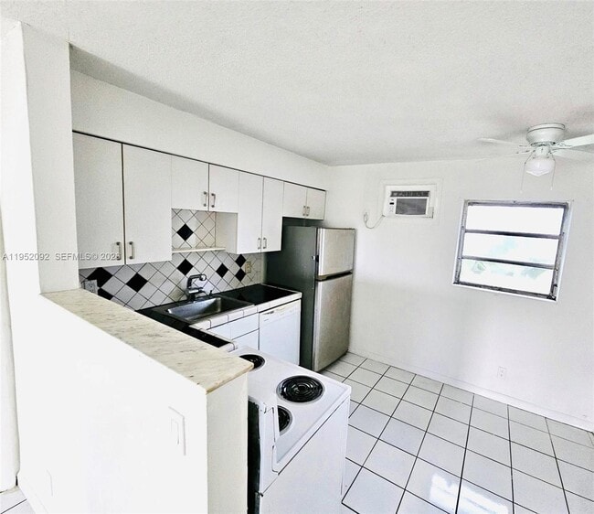 Building Photo - 400 SE 31st St