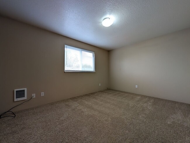 Building Photo - Nice 2bed/1.5 bath townhome- Great Springf...