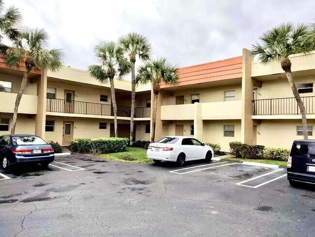 Building Photo - 2800 Fiore Way