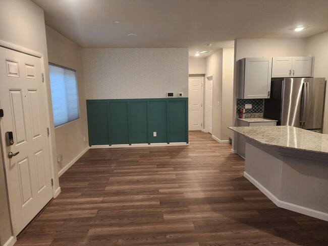 Building Photo - 3 bedroom/ 2 bath condo in gated community