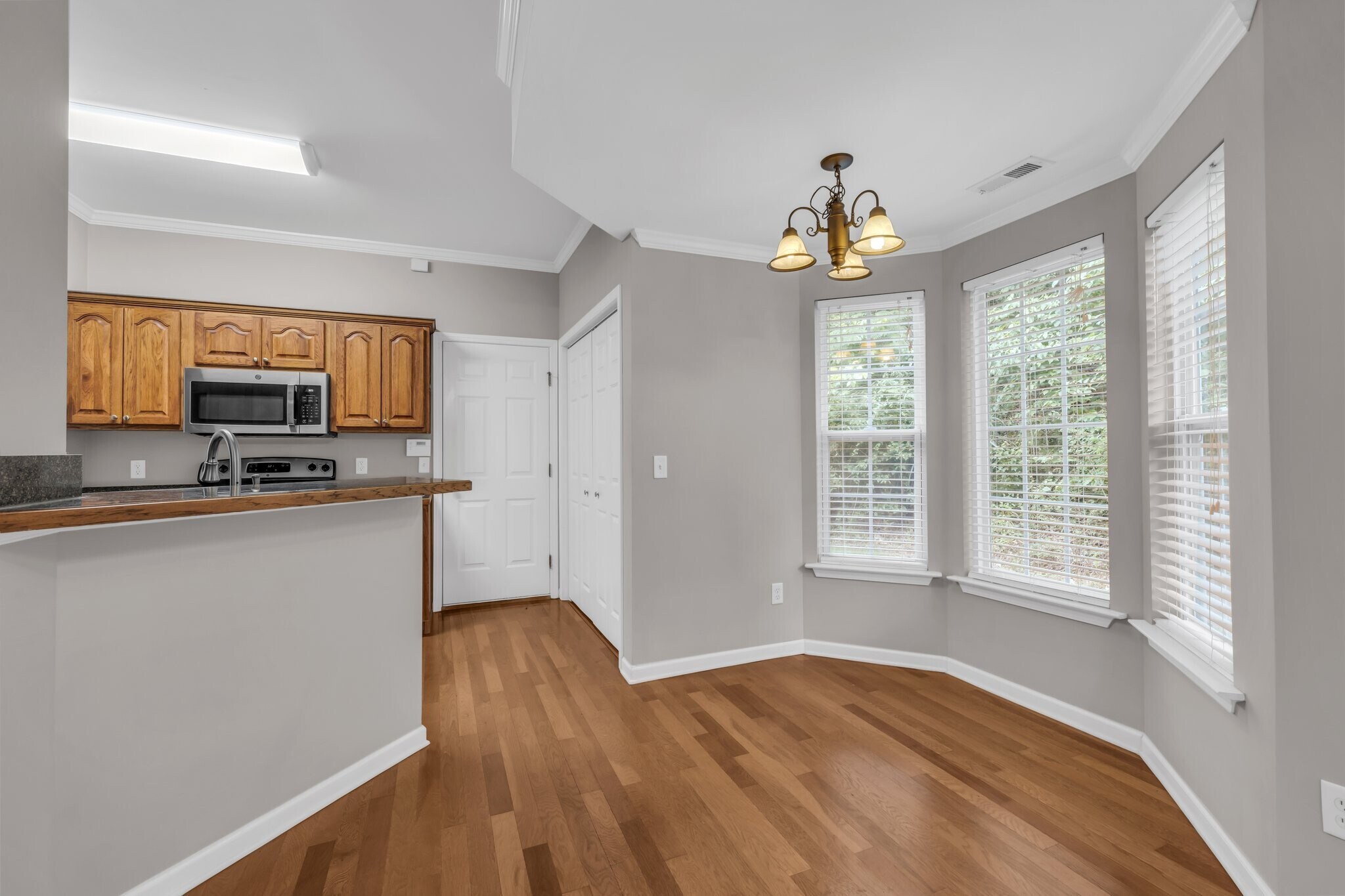 Building Photo - 5623 Crooked Creek Dr