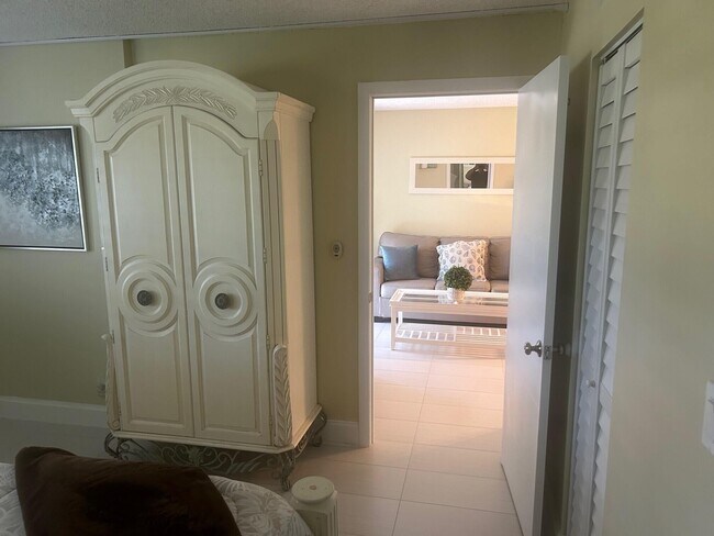 Building Photo - 207 Tropic Isle Dr