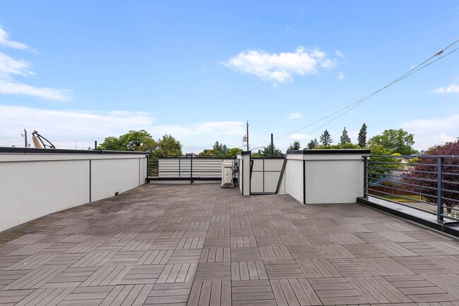Building Photo - Modern Standalone Townhome with Private Rooftop Deck