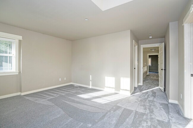 Building Photo - 1749 Skyline Ridge Ln SW