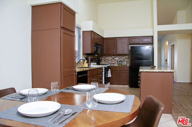 Building Photo - 8506 Blue Heron Dr