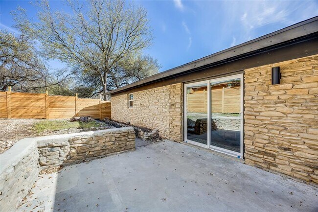 Building Photo - 11704 Indianhead Dr