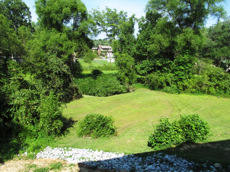 Building Photo - 1830 Lower Ridgewood Blvd