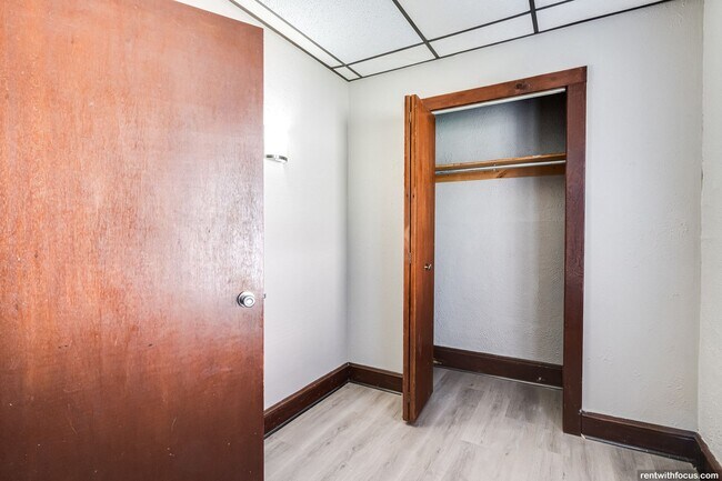 Building Photo - 1901 S Jefferson St