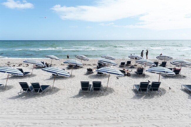 Building Photo - 3725 S Ocean Dr