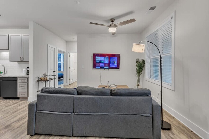 Building Photo - 928 S Miami Blvd