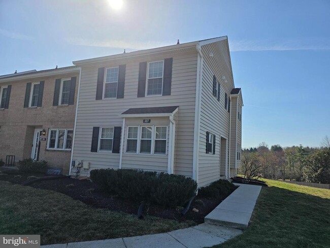 Building Photo - 307 Meadow Ct