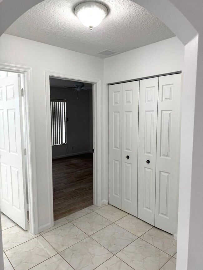 Building Photo - 106 Pepper Tree Cres