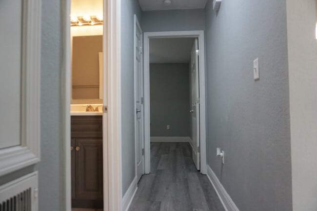 Building Photo - 321 Apple Dr