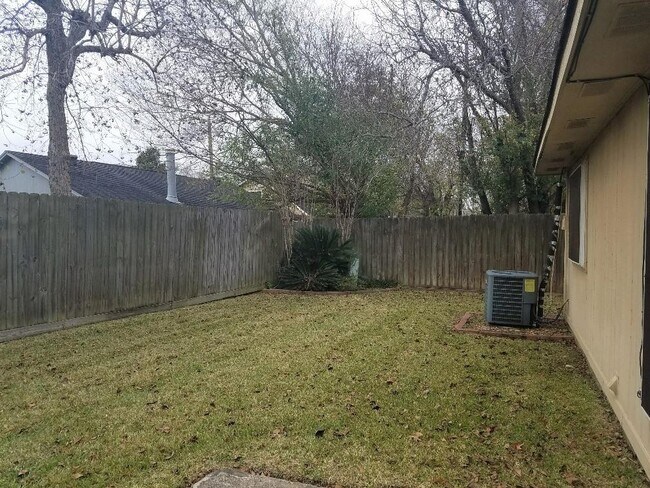 Building Photo - 16830 Rippling Mill Dr