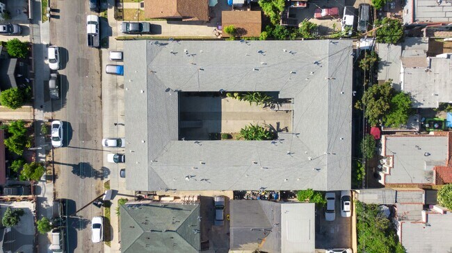 Building Photo - 1050 Gaviota Ave