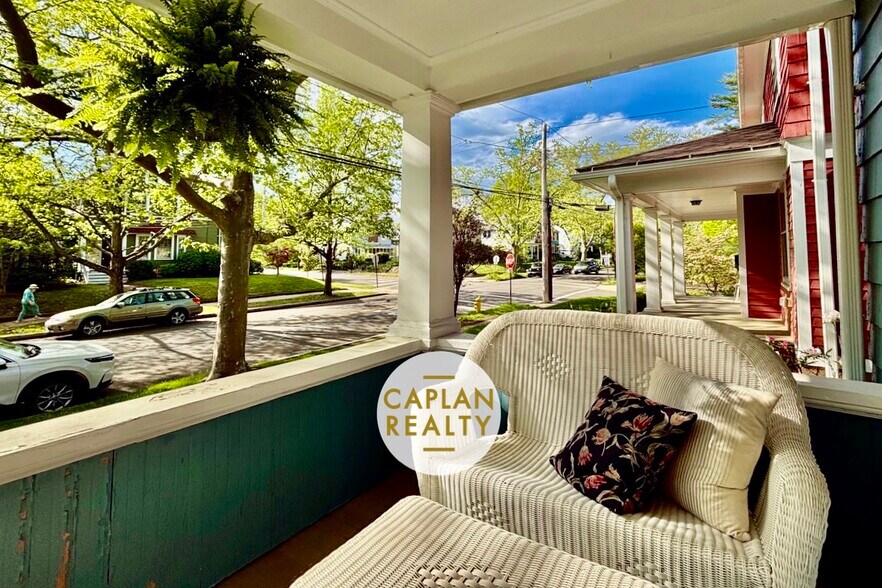 Building Photo - 25 W Rock Ave