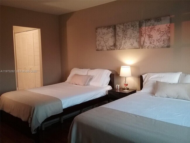 Building Photo - 401 Golden Isles Dr