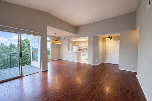 Building Photo - 6000 Shepherd Mountain Cove
