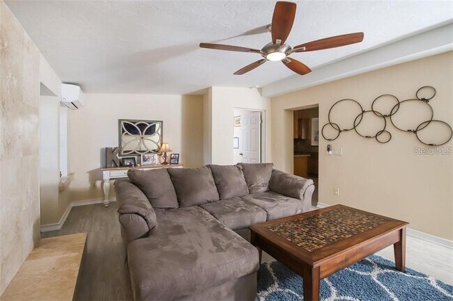 Building Photo - 2060 Sunnyside Pl