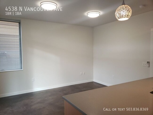 Building Photo - 4538 N Vancouver Ave