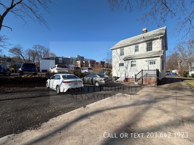 Building Photo - 2 Homestead Ave