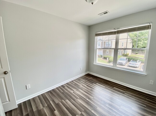 Building Photo - 1328 Stone Manor Dr