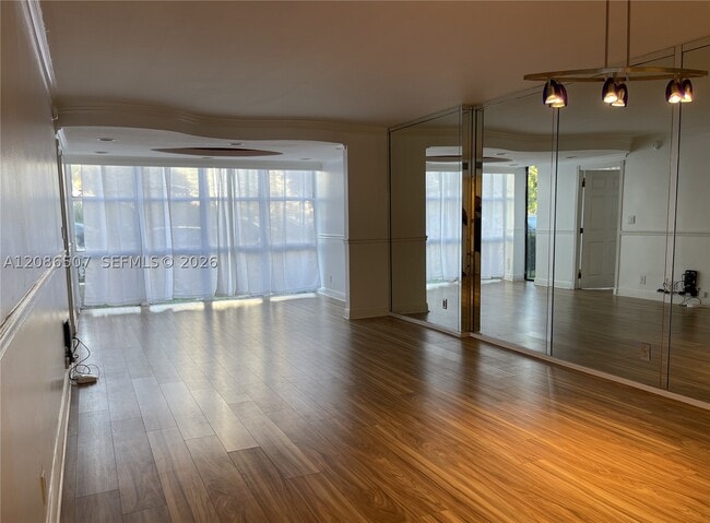 Building Photo - 800 Parkview Dr