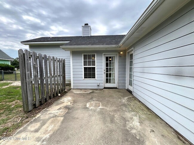 Building Photo - 477 Northwoods Dr