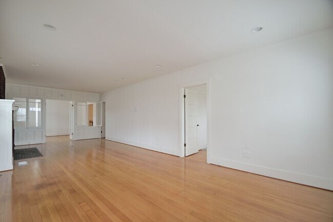Building Photo - 1732