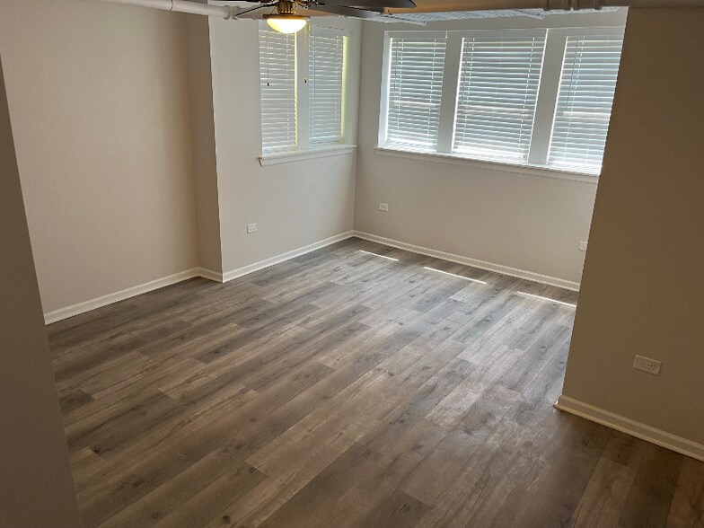 Building Photo - 3740 W Eastwood Ave
