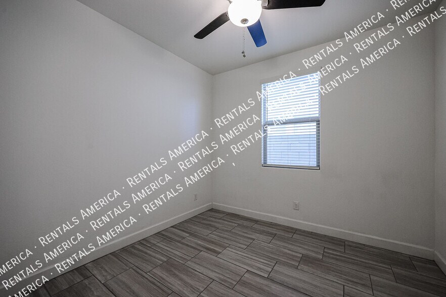 Building Photo - 2732 S Merit