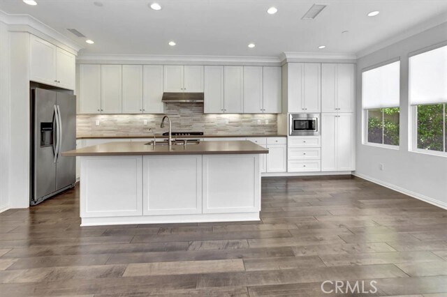 Building Photo - 102 Island Coral