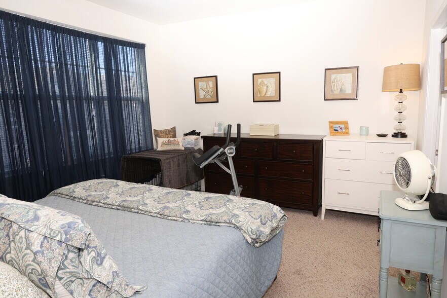 Building Photo - 233 US-206