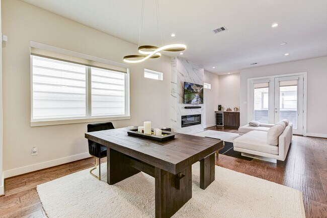 Building Photo - 5857 Dolores St