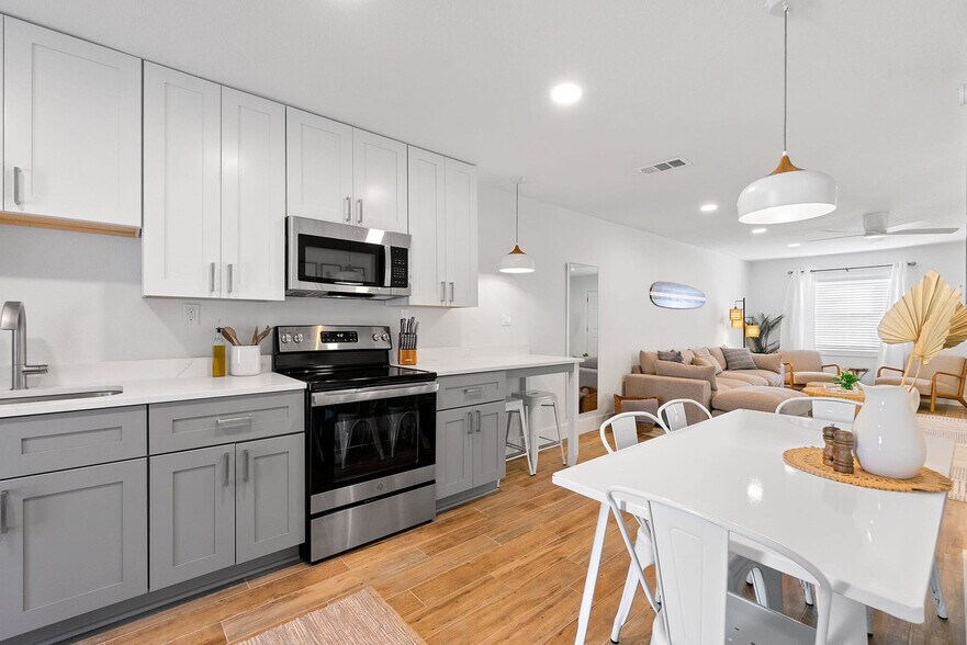 Building Photo - 106 11th St