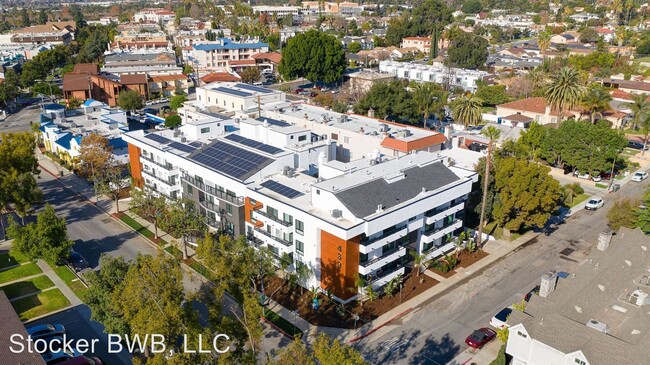 Building Photo - 439 W Stocker St