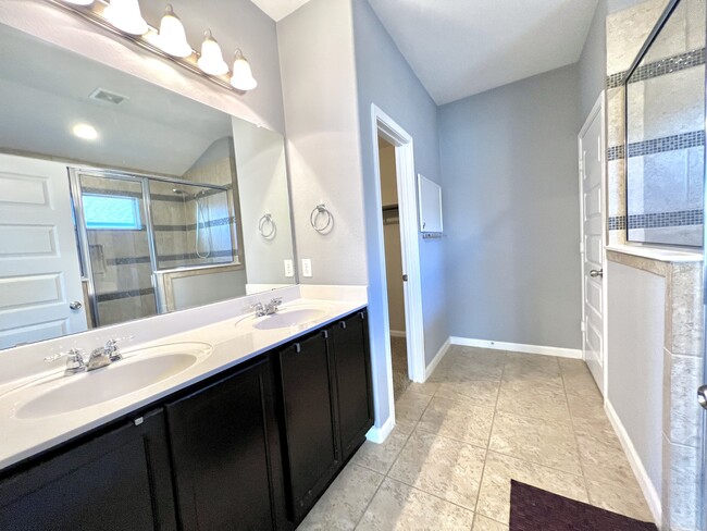 Building Photo - 18001 Moreto Loop