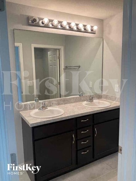 Building Photo - 1706 NW 26th St