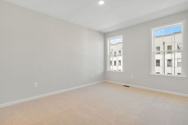 Building Photo - Brand New – 3 Bedroom Unit - Available NOW!