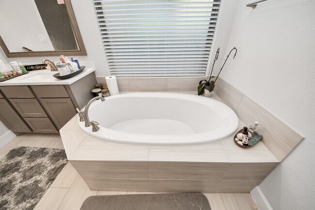 Building Photo - 5506 Onyx Fls Dr