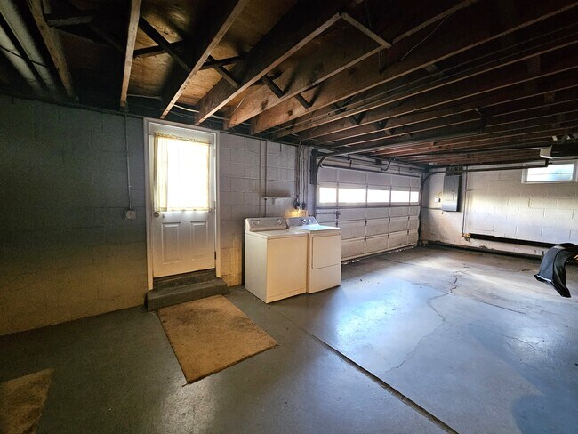 Building Photo - 107 Upper Knapp Rd