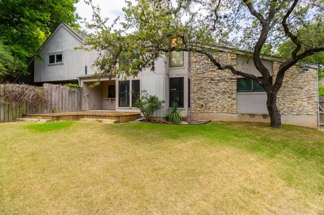 Building Photo - Charming 3 bed 2 bath Home in NW Austin!