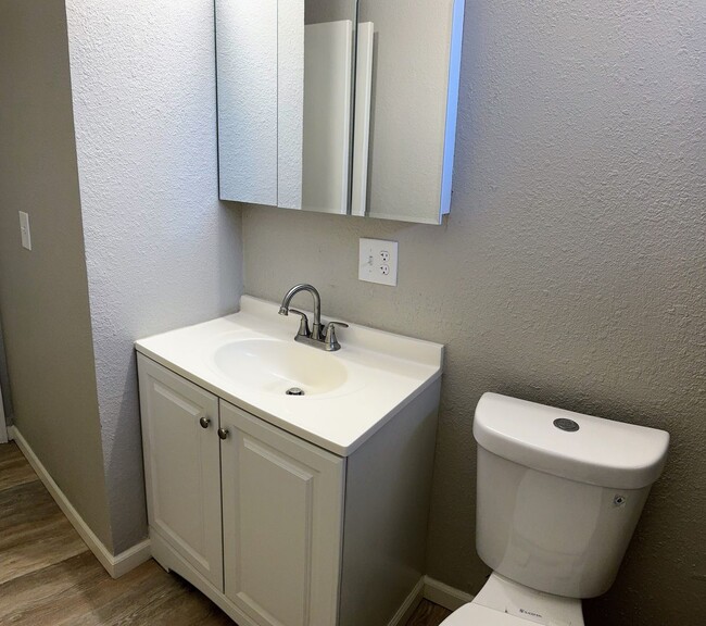 Building Photo - Newly Renovated 3/1 Home w/ Large Yard