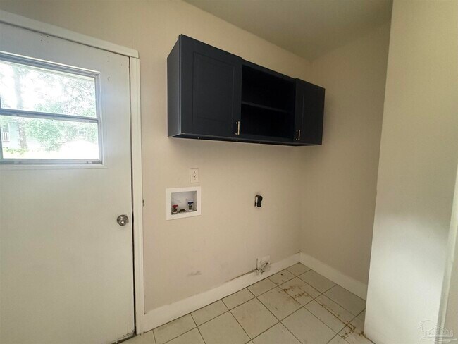 Building Photo - 6550 Allyn Way