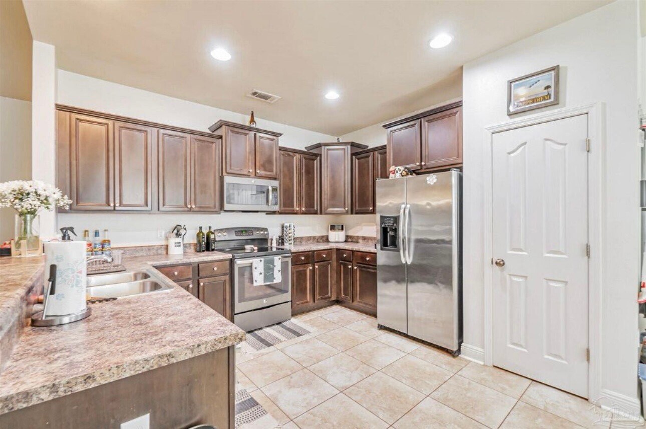 Building Photo - 5811 Rustic Ridge Cir