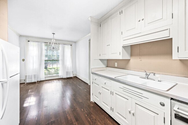 Building Photo - Charming 4BE/3BA Home in Historic Downtown Franklin!