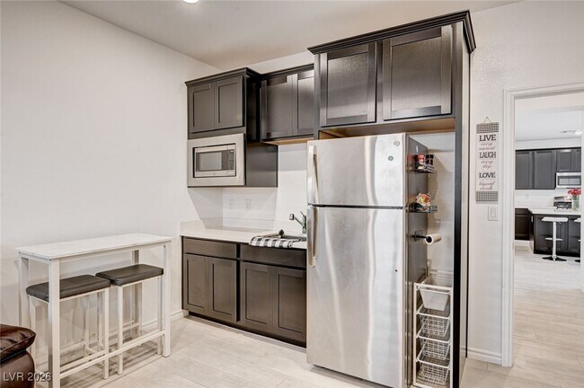 Building Photo - 3791 McLeod Dr