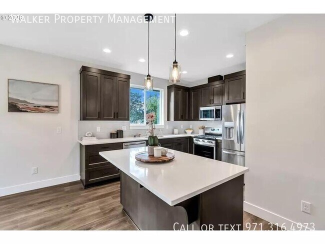 Building Photo - 996 E Rork Ct