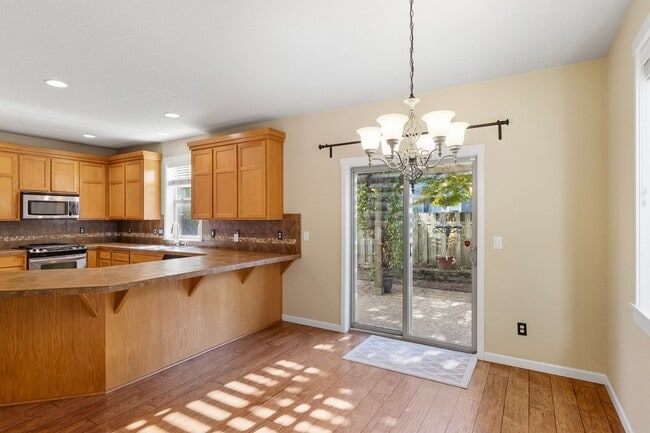 Building Photo - Delightful 4-Bedroom, 2.5-Bath Home in the...